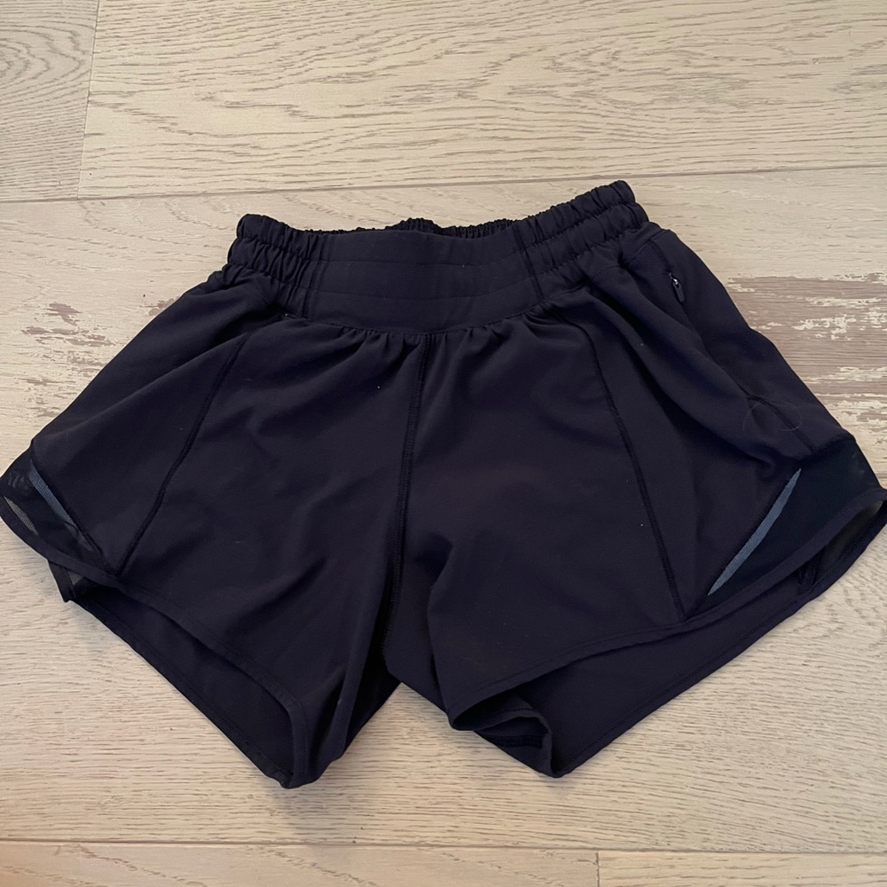 Size 2 Lululemon Hotty Hot Shorts 4”